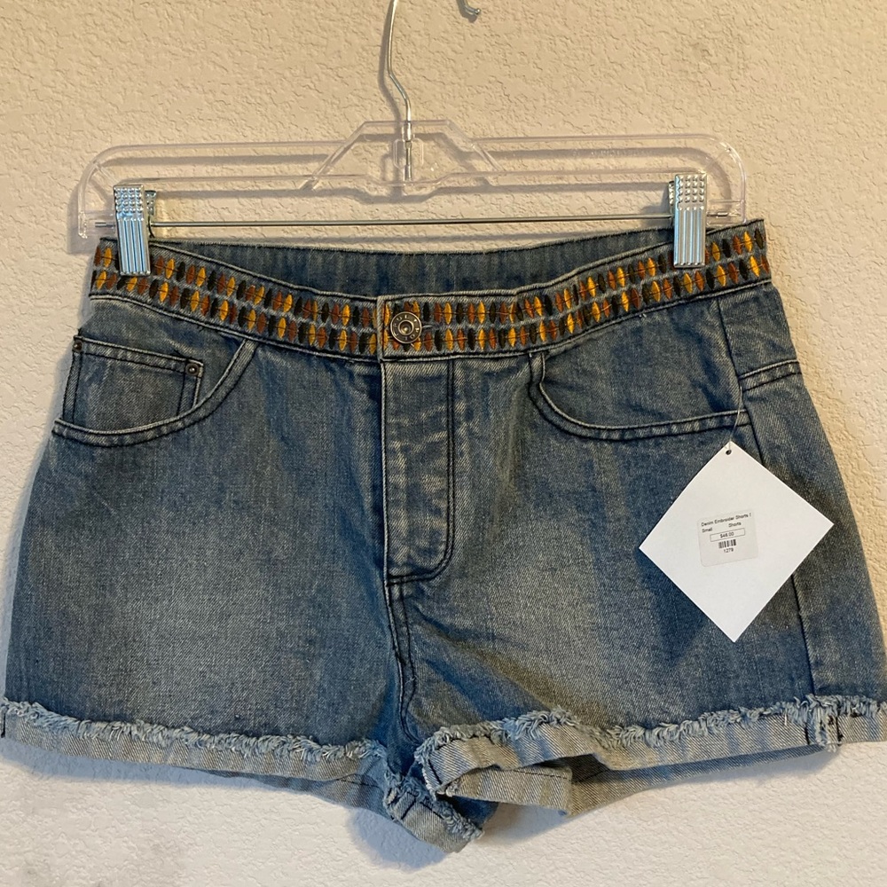 NWT embroidered jean shorts POL